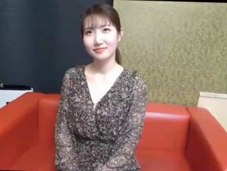 我的父亲母亲女文员上班与上司看爱情动作片研究，没想到就在办公室里亲身实践
